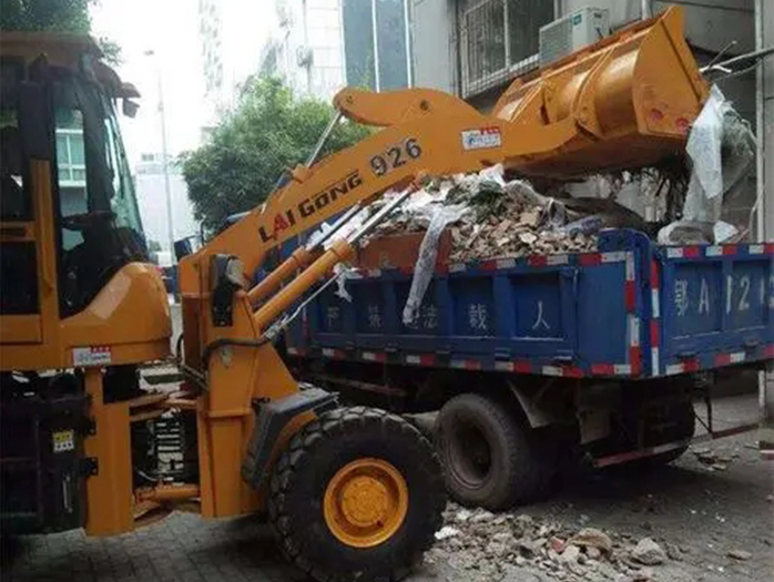拆砸装修垃圾清运